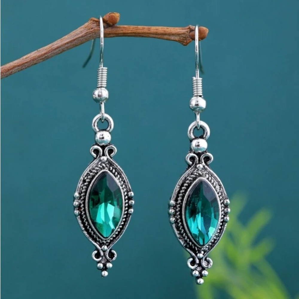 🆕 Turquoise Green (Under the Sea) Silver Drop Earrings!!!  Brand NEW!!!